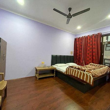 Hotel O Desire Guest House Srinagar  Bagian luar foto