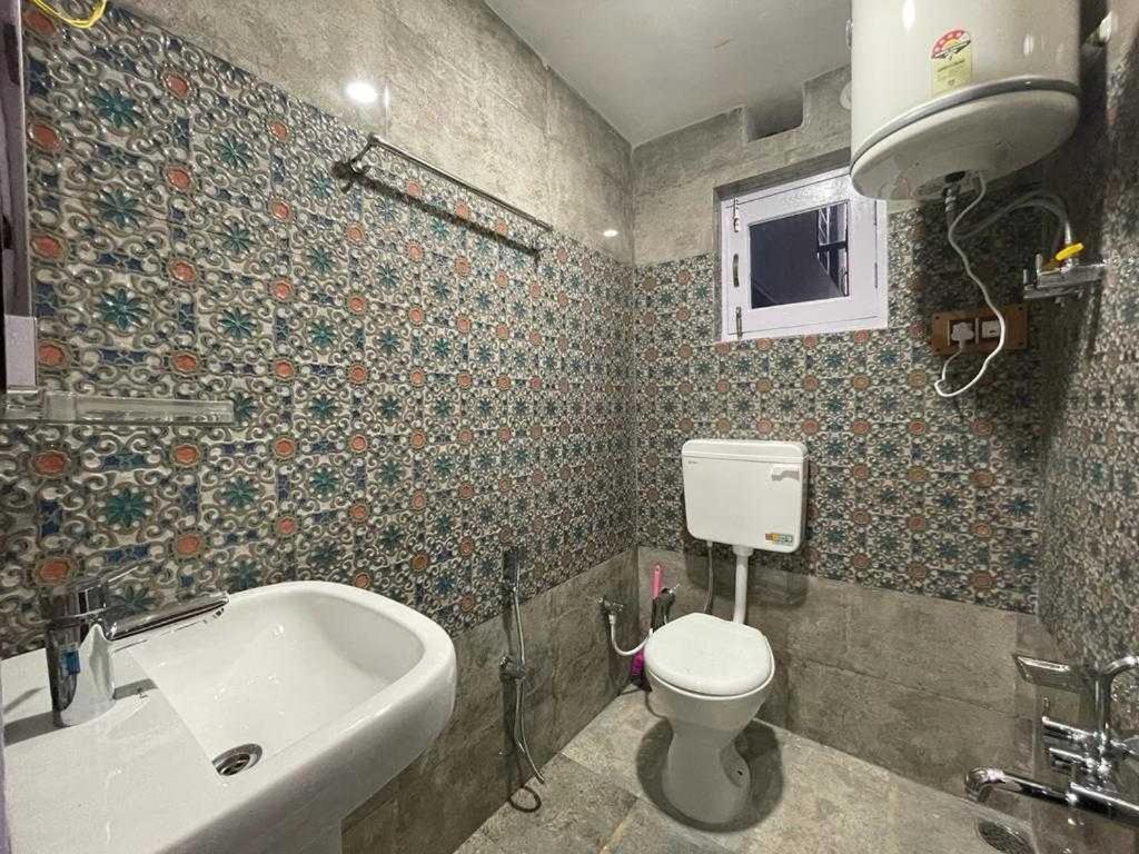 Hotel O Desire Guest House Srinagar  Bagian luar foto