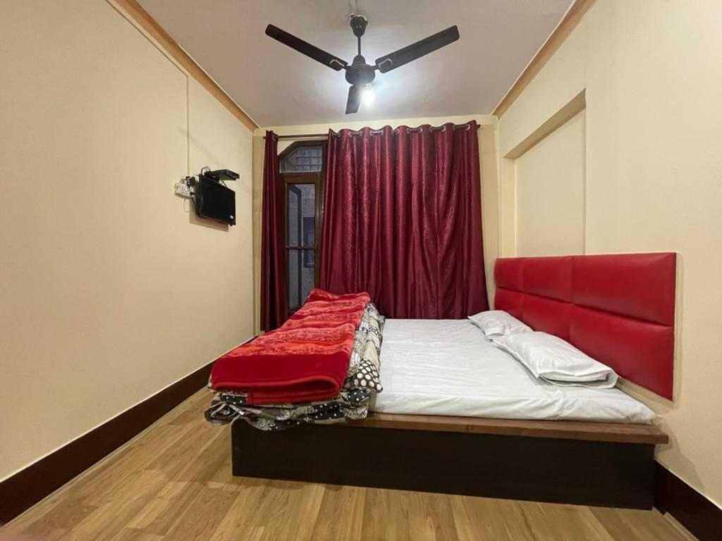 Hotel O Desire Guest House Srinagar  Bagian luar foto