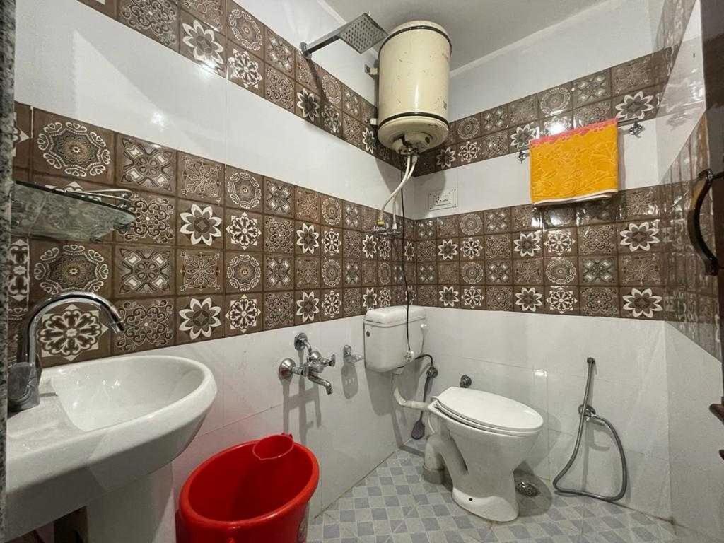 Hotel O Desire Guest House Srinagar  Bagian luar foto